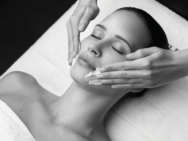 LADY`S DELUXE TREATMENT